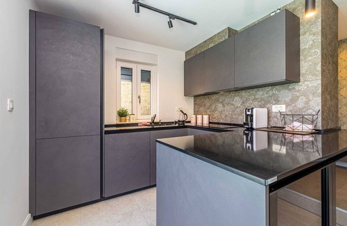 Njivice Apartment | Apartment SIORA with heated pool