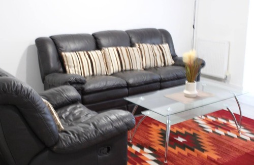 Chadwell Apartment | Apartment - Sleeps 4 - Garden - Parking