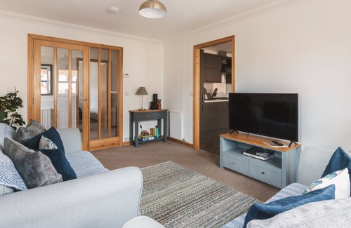 Cellardyke Apartment | Apartment - Sleeps 4, Pet friendly & Free parking