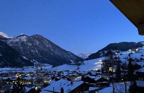Zweisimmen Apartment | Apartment Sparenmoos - OG - DG Nord-Ost by Interhome