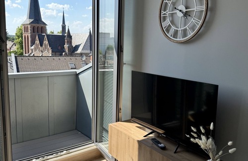 Rhein-Erft-Kreis District Apartment | Apartment-Standard-Private Bathroom-City view