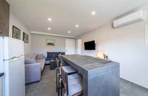 Molos Apartment | Apartment 'Starry Sky Luxury 2' with Shared Terrace, Wi-Fi and Air Conditioning