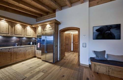 Klosters Platz Apartment | Apartment 'Steinbock' with Mountain View, Balcony and Wi-Fi