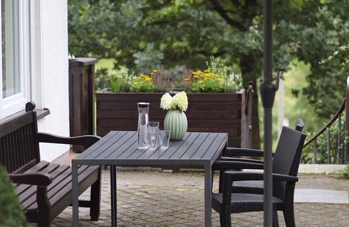 Sellinghausen Apartment | Apartment 'Stötenberg' with Mountain View, Private Garden and Wi-Fi