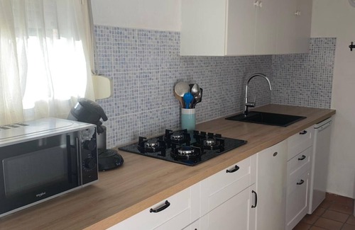 Belcodene Apartment | Apartment/studio, 2/3 people, with swimming pool between Aix and Marseille, quiet