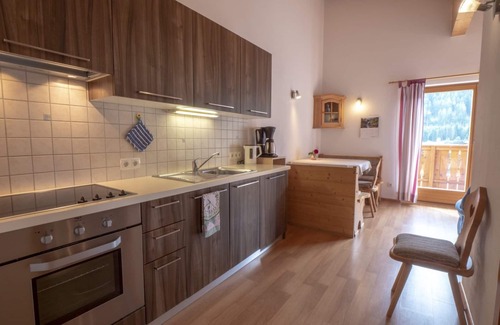 Mareta Apartment | Apartment 'Sultan' with Mountain View, Shared Pool and Wi-Fi