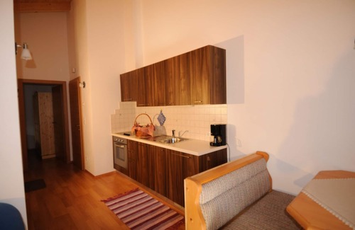 Mareta Apartment | Apartment 'Sultan' with Mountain View, Shared Pool and Wi-Fi