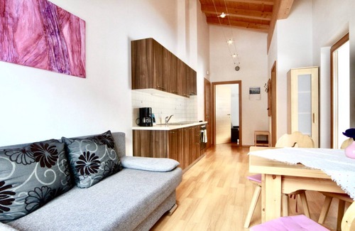 Mareta Apartment | Apartment 'Sunny' with Mountain View, Shared Pool and Wi-Fi