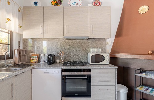 Ponte da Barca Apartment | Apartment 'Superior' with Mountain View, Shared Garden and Wi-Fi