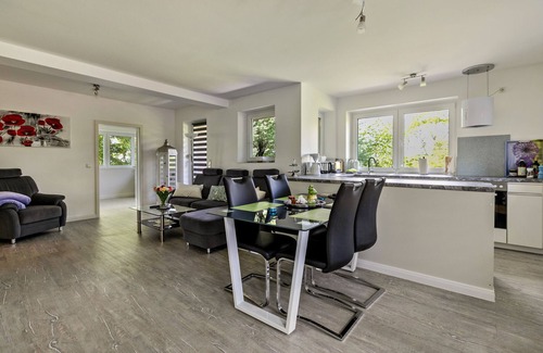 Neugalmsbull Apartment | Apartment 'Sylt' with Private Terrace, Shared Garden and Wi-Fi