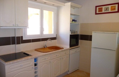 La Londe-les-Maures Apartment | Apartment T2 * 4 pers. 10m from the BEACH with SEA VIEW & HEATED POOL (4)