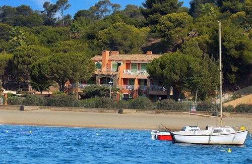 La Londe-les-Maures Apartment | Apartment T2 * 4 pers. 10m from the BEACH with SEA VIEW & HEATED POOL (4)