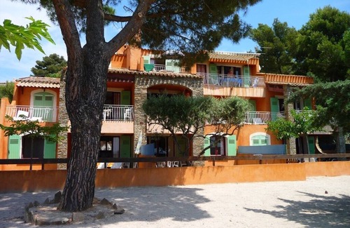 La Londe-les-Maures Apartment | Apartment T2 * 4 pers. 10m from the BEACH with SEA VIEW & HEATED POOL (4)