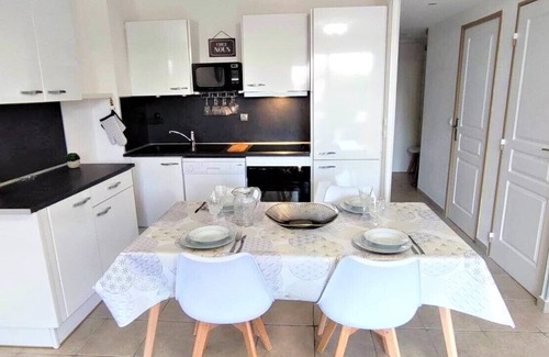 Martigues Apartment | Apartment T2 45m2 100m from the sea and shops