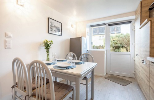 Benodet Apartment | Apartment 'T2 Avec Jardin' with Shared Garden and Wi-Fi