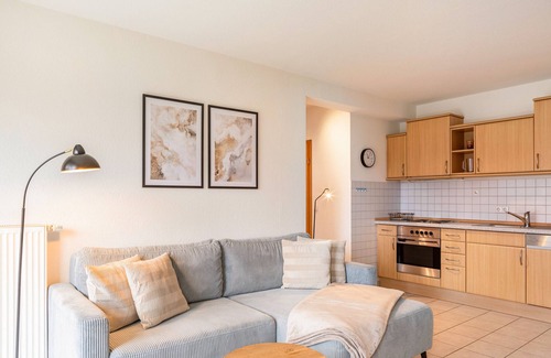 Oberhof Apartment | Apartment 'Tannenblick 2-1' with Shared Garden, Balcony and Wi-Fi
