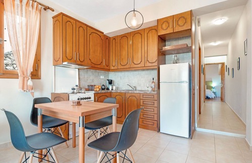 Frinion Apartment | Apartment 'Theasea House' with Sea View, Wi-Fi and Air Conditioning