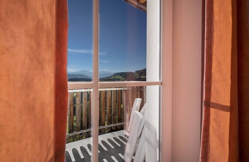 Terento Apartment | Apartment “Treyer 5 Typ A” with Mountain View, Wi-Fi, Balcony & Garden