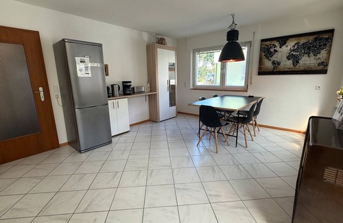 Sexau Apartment | Apartment 'Traumhaftes Übernachten Im Grünen' with Private Terrace, Wi-Fi and Air Conditioning
