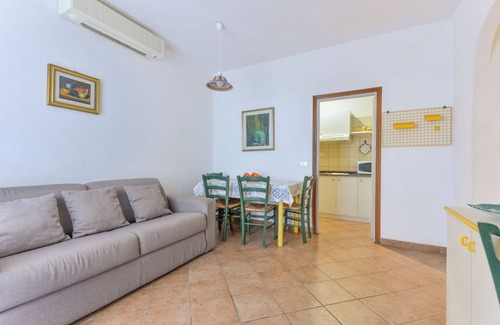 Bonalaccia-Filetto Apartment | Apartment 'Trilocale Bonalaccia 1' with Shared Pool and Wi-Fi