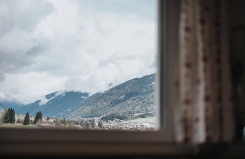 Casola Apartment | Apartment 'Unterhauserhof A' with Mountain View, Wi-Fi, Balcony & Garden