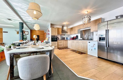 Chamrousse Apartment | Apartment 'Vacances De Rêves' with Mountain View, Private Terrace and Wi-Fi