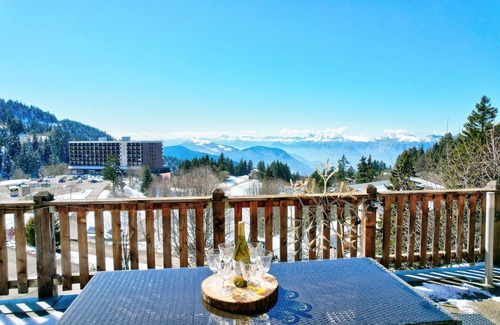 Chamrousse Apartment | Apartment 'Vacances De Rêves' with Mountain View, Private Terrace and Wi-Fi