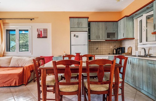 Mikros Gialos Apartment | Apartment 'Vardia' with Private Terrace, Wi-Fi and Air Conditioning