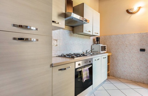 Sud-Ovest Apartment | Apartment 'Verona Fh' with Shared Garden, Wi-Fi and Air Conditioning