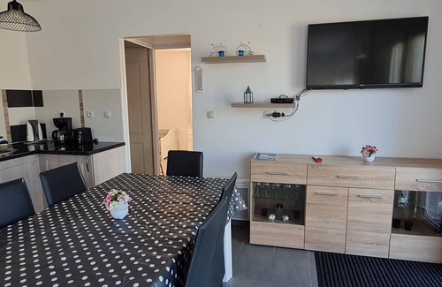 Vienne-en-Arthies Apartment | Apartment Vienne-en-Arthies, 3 bedrooms, 6 persons