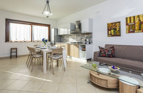 Viagrande Apartment | Apartment 'Villa Di Mauro' with Mountain View, Private Pool and Air Conditioning