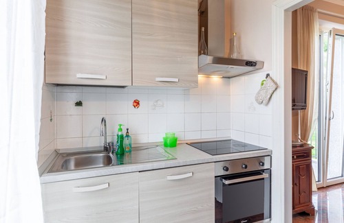 Bagnone Apartment | Apartment 'Villa La Lanterna Bianca' with Mountain View, Wi-Fi and Air Conditioning