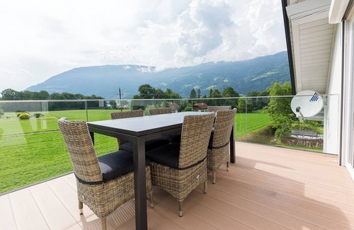 Ossiach Apartment | Apartment 'Villa Müller Turmfalke' with Lake View, Shared Garden and Wi-Fi