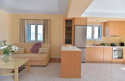 Agios Dimitrios Apartment | Apartment 'Villa Reverenza' with Sea View, Wi-Fi and Air Conditioning