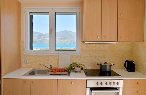 Agios Dimitrios Apartment | Apartment 'Villa Reverenza' with Sea View, Wi-Fi and Air Conditioning