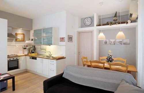 Pergine Valsugana Apartment | Apartment 'Vinc Trotti House Of Dj-vu' with Mountain View, Wi-Fi and Air Conditioning