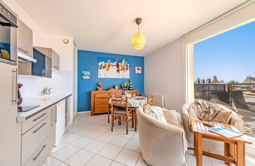 Cleder Apartment | Apartment 'Vue Mer - Plage À 30m' with Sea View, Private Terrace and Wi-Fi