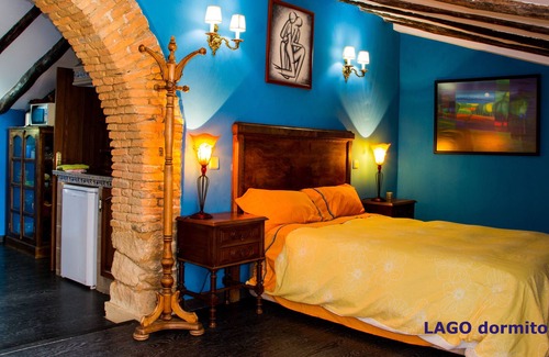 Plasenzuela Apartment | Apartment with fireplace pool and jacuzzi