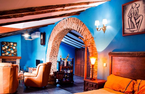 Plasenzuela Apartment | Apartment with fireplace pool and jacuzzi