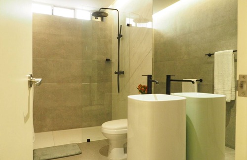Zona Rosa House | Apartment w/Salon-Bar & Balcony - Near the Angel