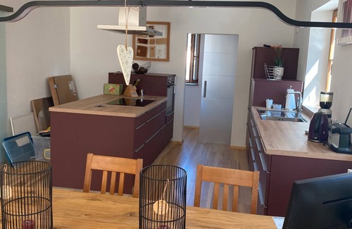 Holzheim a. Forst Apartment | Apartment 'Wein' with Private Terrace, Shared Garden and Wi-Fi