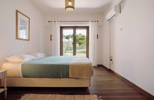 Maries House | Apartment 'Wild Fig Retreat Alati' with Shared Pool, Wi-Fi and Air Conditioning