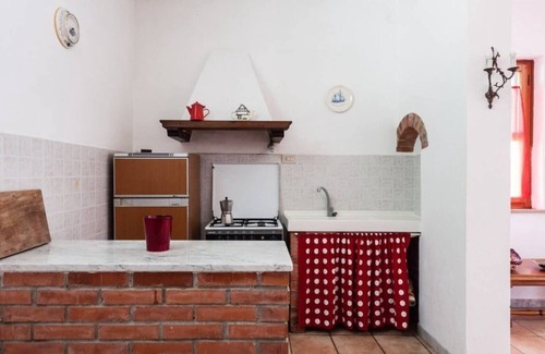Fauglia House | Apartment with 3 bedrooms, 1 bathroom and garden with furniture and bbc