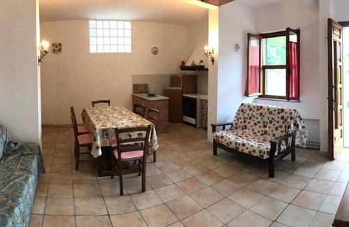 Fauglia House | Apartment with 3 bedrooms, 1 bathroom and garden with furniture and bbc