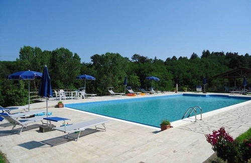 Fauglia House | Apartment with 3 bedrooms, 1 bathroom and garden with furniture and bbc
