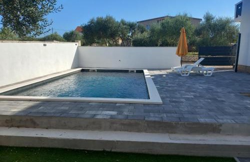 Podgradina Apartment | Apartment with a pool mountainview near the sea!