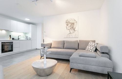 Buers Apartment | Apartment with a terrace surrounded by mountains