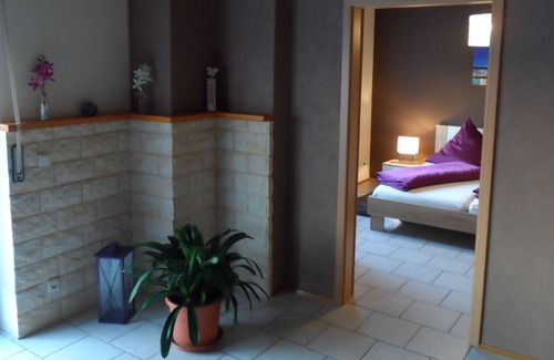 Sondernheim Apartment | Apartment with balcony and garden view