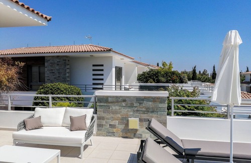 Mazotos Apartment | Apartment with Balcony