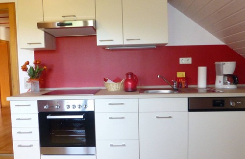 Windach Apartment | Apartment with balcony, quiet, all-round view of the countryside, 3km from Lake Ammer